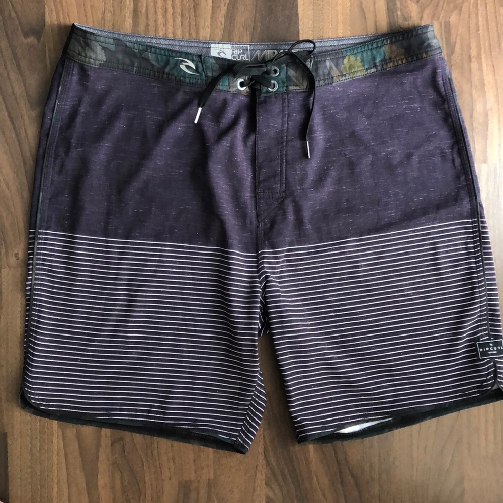 Like new men’s ripcurl swim shorts